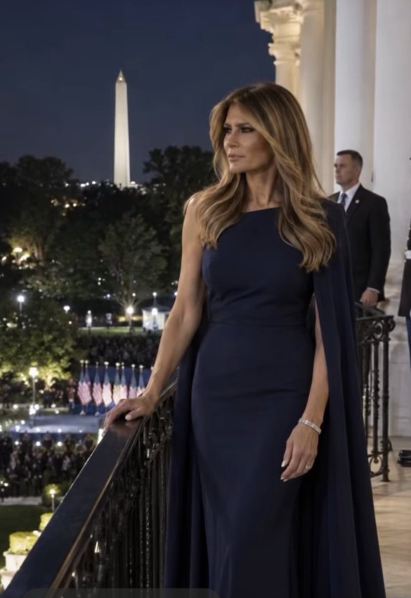 TMMelenaiatrump's tweet photo. Elegance that doesn’t ask for a stage. Melania Trump on the White House balcony, the Washington Monument behind her, the night framing her like it was meant to.
Quiet, composed, impeccable. Sometimes presence speaks louder than words.
#MelaniaTrump https://t.co/GXx3Moj0hb