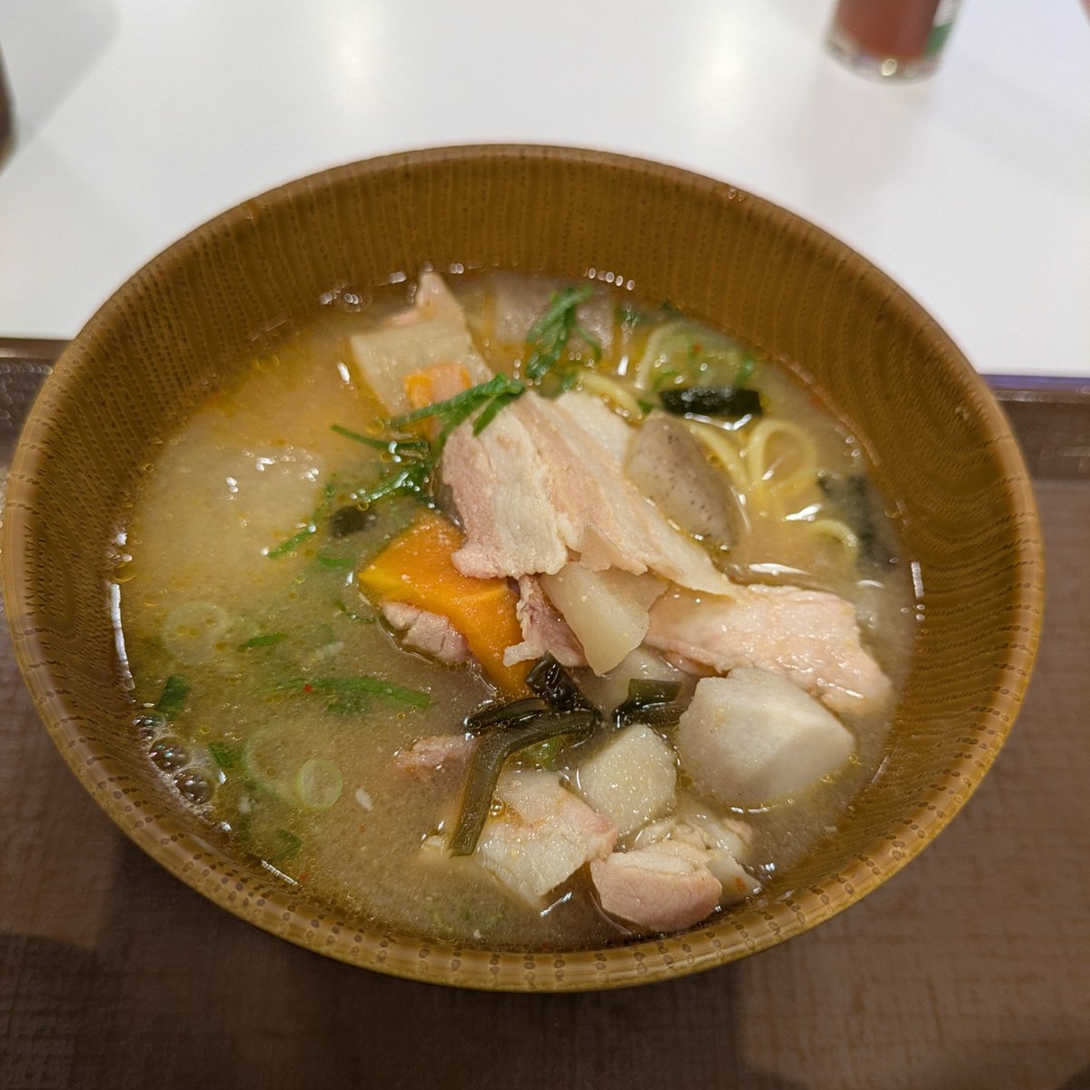 genkidama705's tweet photo. 石原さとみが食べていたので。私も食べてみました、とん汁みそラーメン🍜美味しかったですし、サイズも価格もよい感じでした👍✨ https://t.co/14oYL5m9Rn