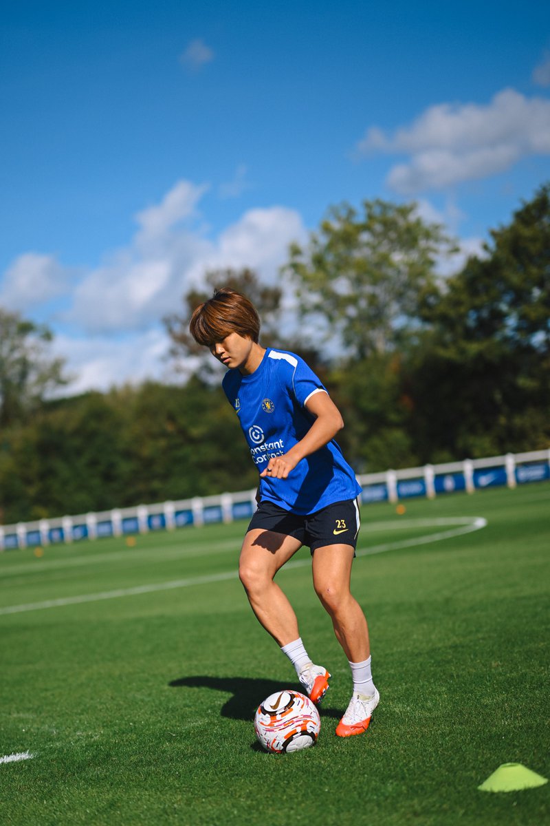 ChelseaFCW's tweet photo. Hard at work. 💪 https://t.co/PH1ElfINhW