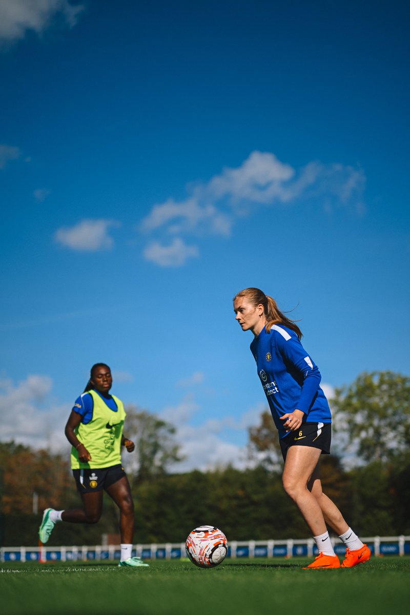 ChelseaFCW's tweet photo. Hard at work. 💪 https://t.co/PH1ElfINhW
