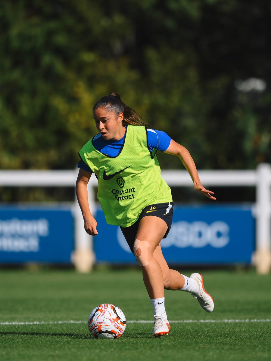 ChelseaFCW's tweet photo. Hard at work. 💪 https://t.co/PH1ElfINhW
