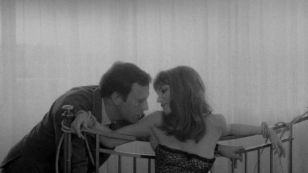 viiamr's tweet photo. Trans-Europ-Express (1966) dir. Alain Robbe-Grillet https://t.co/Gi4AOPzJdv