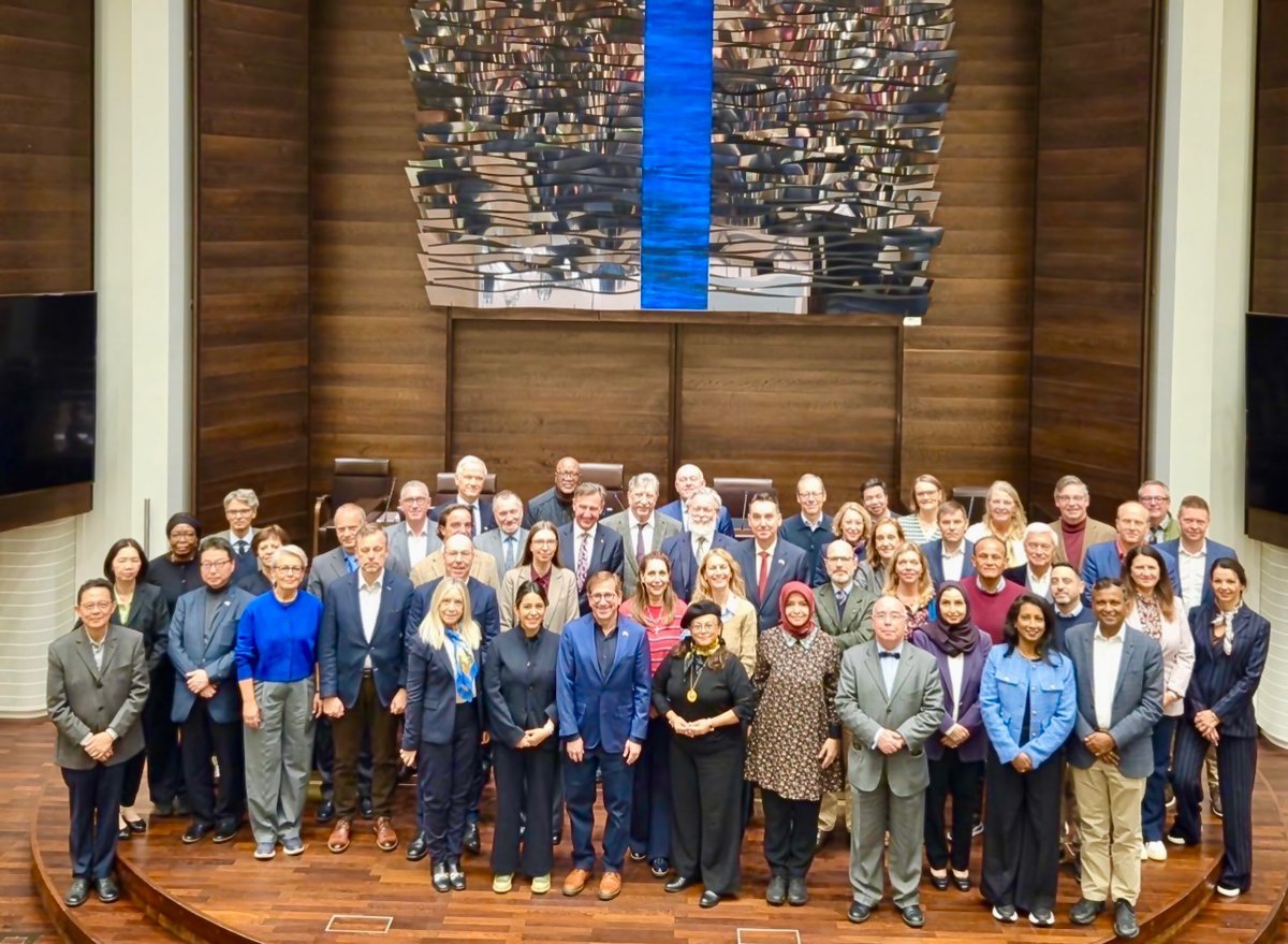 echilefinlandia's tweet photo. Ambassador of #Chile 🇨🇱 joined Helsinki-based diplomats at the annual regional trip - marvellously organised by @Ulkoministerio - to the  #Aland islands  

Outstanding opportunity to learn about Åland’s unique status &amp;  it’s maritime links to Valparaiso &amp; Cape Horn #Chile https://t.co/vZVAkzRWMl