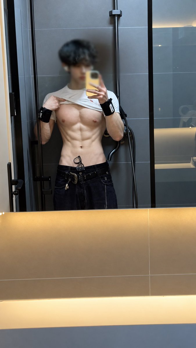 AntoinetteZina's tweet photo. 刀削一样的侧腹……有没有懂的 https://t.co/FIgxkIa4tQ