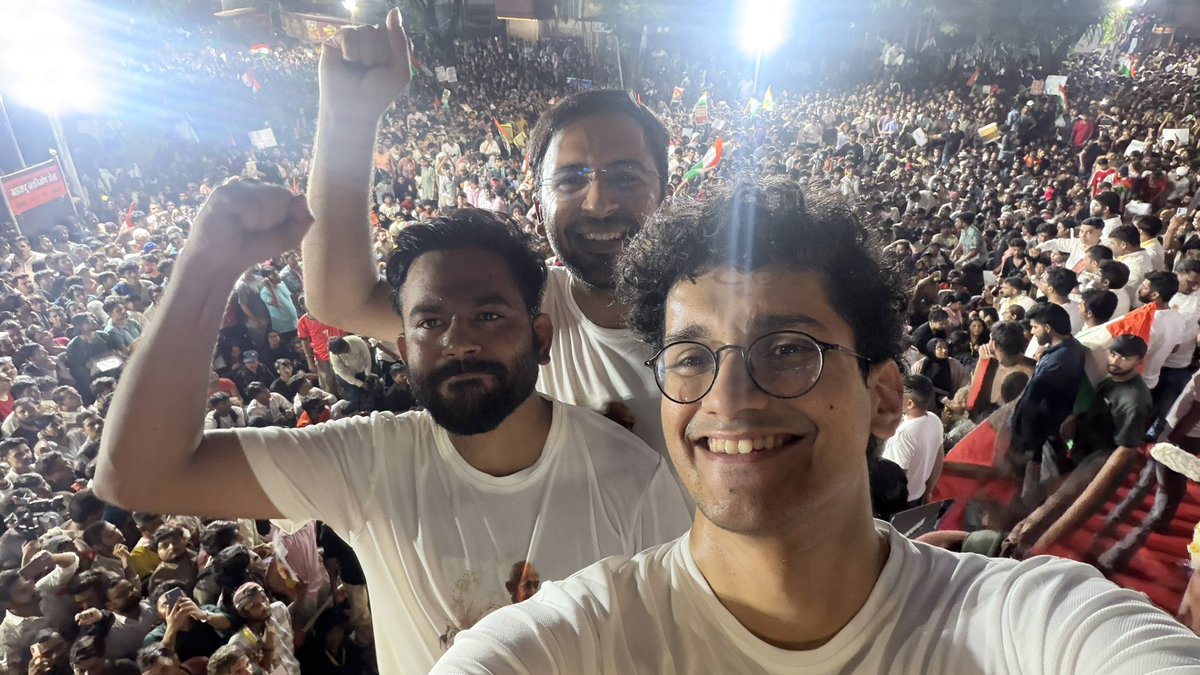 SauravDassss's tweet photo. We did it Mumbai! Love you all so much! ❤️

Mark my words. This wave will not stop. It will flow right onto Gyanesh Kumar’s head.

@Cockroachisback @AshutoshRanka @abhijeet_dipke https://t.co/C31ZIStAff