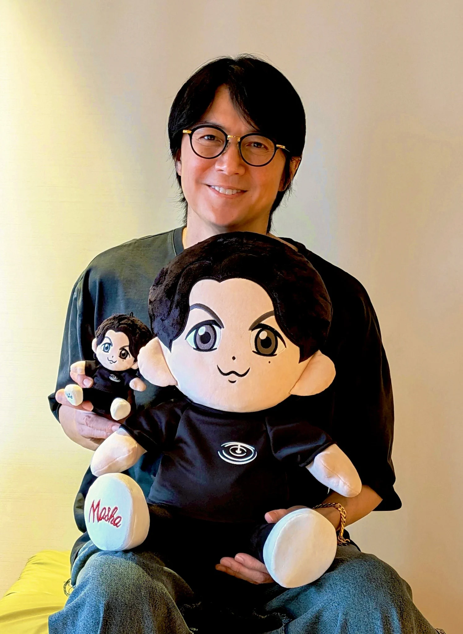 ひょうたんの上に座っている男性　24g 福山雅治 على X: 