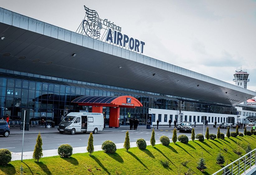 Ultrapuebla's tweet photo. INTERNACIONAL ||🚨✈️ Alerta en el #aeropuerto de #Chisináu, Moldavia, tras una amenaza de #bomba. El recinto fue evacuado y los vuelos permanecen temporalmente suspendidos.
#Moldavia #Internacional #UltraNoticiasPuebla https://t.co/FHeOyEErH3