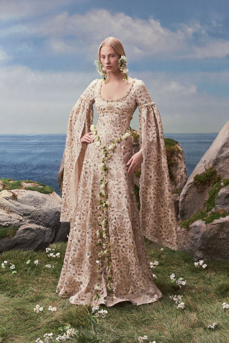 itgirlbackup's tweet photo. Dresses fit for a princess @ Rodarte ss27 https://t.co/kkuq1Y9k9d