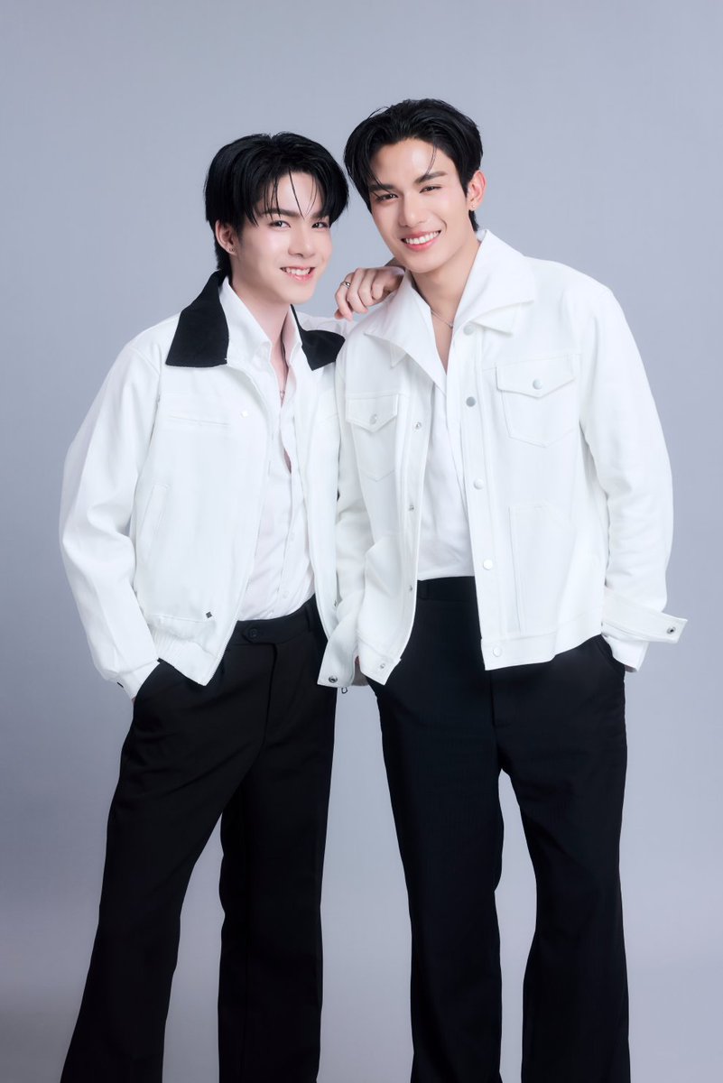 ANiceEnt's tweet photo. ห้างเซ็นทรัล ในเครือเซ็นทรัล รีเทล ชวนแฟน ๆ และคนรักซานริโอมาร่วมสัมผัสโลกแห่งความน่ารักในงาน “CENTRAL SANRIO CHARACTERS FAIR 2026” พบกับสองหนุ่มฮอต “เน็ต–สิรภพ” และ “เจเจ–รัชพล” ที่จะมาร่วมส่งต่อความคิวต์และสร้างโมเมนต์พิเศษให้แฟน ๆ

#netsiraphop #jj_rcp #NETJJ

คิวต์เกินต้าน! ห้างเซ็นทรัล ในเครือเซ็นทรัล รีเทล ชวนแฟน ๆ และคนรักซานริโอมาร่วมสัมผัสโลกแห่งความน่ารักในงาน “CENTRAL SANRIO CHARACTERS FAIR 2026” ภายใต้คอนเซ็ปต์ “A Bouquet of Happy Moments – ช่อดอกไม้แห่งความสุข” ที่รวมเหล่าคาแรคเตอร์ขวัญใจมาเติมเต็มช่วงเวลาพิเศษ พร้อมจัดเต็มทั้ง สินค้าใหม่ คอลเลกชันพิเศษ ไอเทม ลิมิเต็ด และกิจกรรมมากมาย เอาใจทั้งครอบครัว คนรุ่นใหม่ แฟนคลับ และนักสะสมซานริโอ
 
ปักหมุด 8 ตุลาคม 2569 ให้ดี! เตรียมพบกับสองหนุ่มฮอต “เน็ต–สิรภพ” และ “เจเจ–รัชพล” ที่จะมาร่วมส่งต่อความคิวต์และสร้างโมเมนต์พิเศษให้แฟน ๆ แบบใกล้ชิด ตั้งแต่เวลา 16.30 น. เป็นต้นไป ณ ลานโปรโมชัน ชั้น 1 เซ็นทรัล ลาดพร้าว พร้อมโอกาสพิเศษสำหรับ 20 Lucky Fans รับสิทธิ์ถ่ายภาพ Group Photo 2:1 กับทั้งสองหนุ่ม เพียงช้อปสินค้าจากแบรนด์ที่ร่วมรายการภายในงาน ครบทุก 500 บาทต่อใบเสร็จ รับ 1 สิทธิ์ ตั้งแต่เวลา 10.00–16.00 น.
 
ความพิเศษยังไม่หมด! แฟนซานริโอเตรียมกรี๊ดกับ Hello Kitty, My Melody และ Kuromi 3 คาแรคเตอร์ขวัญใจที่ บินตรงจากประเทศญี่ปุ่น มาให้แฟน ๆ ได้พบแบบเอ็กซ์คลูซีฟ ในวันที่ 8 ตุลาคม เวลา 14.00–14.30 น. พร้อมสนุกต่อกับหลากหลายกิจกรรมที่จัดมาเอาใจคนรักซานริโอโดยเฉพาะ
 
เรียกว่างานนี้รวมครบทั้ง ไอเทมพิเศษ คาแรคเตอร์ขวัญใจ และโมเมนต์ชวนใจฟู ใครเป็นแฟนซานริโอเตรียมปักหมุด แล้วมารับ “ช่อดอกไม้แห่งความสุข” ไปด้วยกันในงาน “CENTRAL SANRIO CHARACTERS FAIR 2026 – A Bouquet of Happy Moments” ระหว่างวันที่ 8–21 ตุลาคม 2569 ณ ลานโปรโมชัน ชั้น 1 เซ็นทรัล ลาดพร้าว พร้อม  ช้อปและรับสิทธิพิเศษต่อเนื่องถึงวันที่ 8 พฤศจิกายน 2569 ณ แผนกซานริโอ ห้างเซ็นทรัลทุกสาขา และหลากหลายช่องทางช้อปของห้างฯ ติดตามรายละเอียดเพิ่มเติมได้ที่ Facebook: Central Department Store