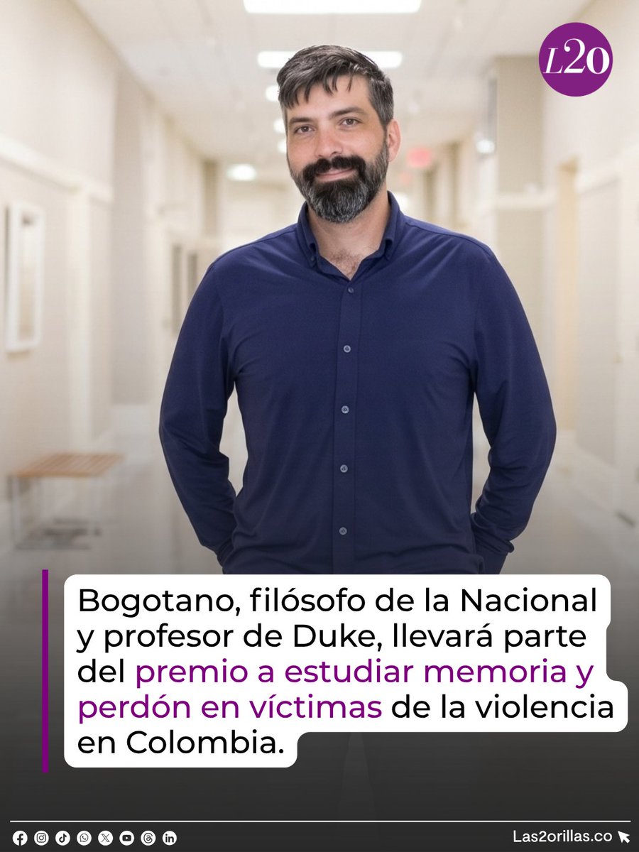 Las2Orillas's tweet photo. 🎬 Parece cine, pero es ciencia. La escena es de película y sucedió en Carolina del Norte. Felipe De Brigard, filósofo y científico cognitivo bogotano de 47 años, recibió la noticia de que fue seleccionado como uno de los nuevos Fellows 2026 de la Fundación MacArthur. 

La llamada vino de un número desconocido y quien le habló debió insistir con paciencia. Solo podía contarle a una persona. Eligió a su esposa. 

🎓 El reconocimiento, conocido como la beca de los "genios", le otorgará US$800.000 (alrededor de $2.673 millones) sin condiciones para respaldar sus proyectos en los próximos cinco años.

Su trabajo desafía la idea de que la memoria es un archivo empolvado, sosteniendo que cada recuerdo es una reconstrucción activa influenciada por las emociones y el contexto de quien recuerda. Es decir, que es posible liberarse del rencor.

A través de su Laboratorio de Imaginación y Cognición Modal, ha trabajado directamente con personas afectadas por el conflicto armado en los Montes de María. 

💬¿Hay un hecho o alguien que no haya podido perdonar? Lo escuchamos.

Conozca todos los detalles de esta historia en https://t.co/DTzvnmT2bR 
...
#FelipeDeBrigard #CienciaColombiana #MemoriaYPerdon #OrgulloColombiano #Las2orillas