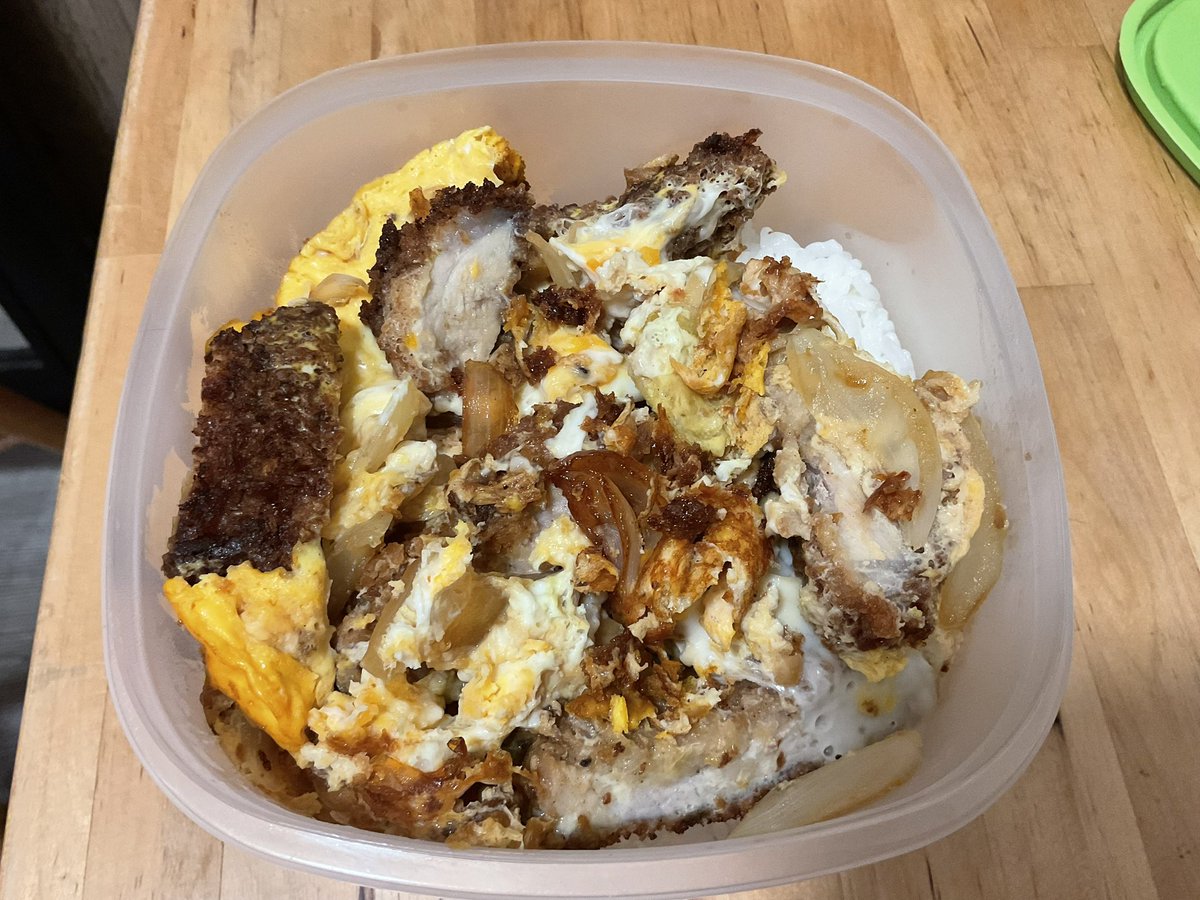 ScrapArtisan's tweet photo. クライアントの所で作ったとんかつを使ってカツ丼を作った。とんかつもカツ丼も本当に久しぶり。 https://t.co/CzahNSTopR