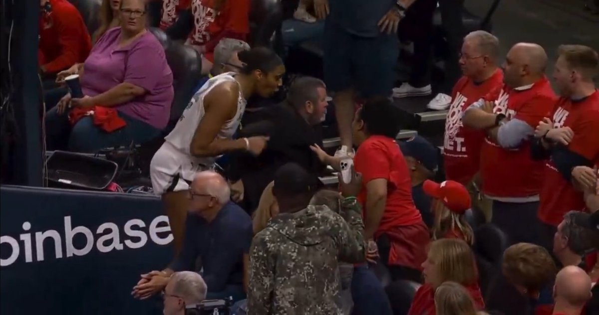 KhanAsparuh's tweet photo. @hartattack05 @rachelle_morris @WNBA Is the guy in the 2nd or 3rd row? https://t.co/XKuJifqyAV