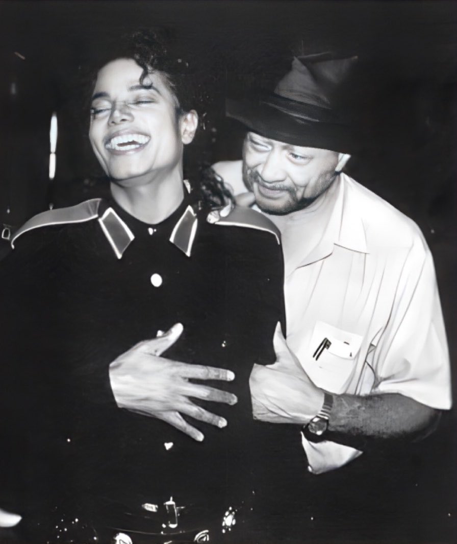 AutumnSoul__'s tweet photo. "He travels with me everywhere and occasionally he's my only companion on short trips. I can't imagine life without Bill; he's warm and funny and absolutely in love with life. 
He's a great man."

— Michael Jackson https://t.co/qGf9WQkJN1