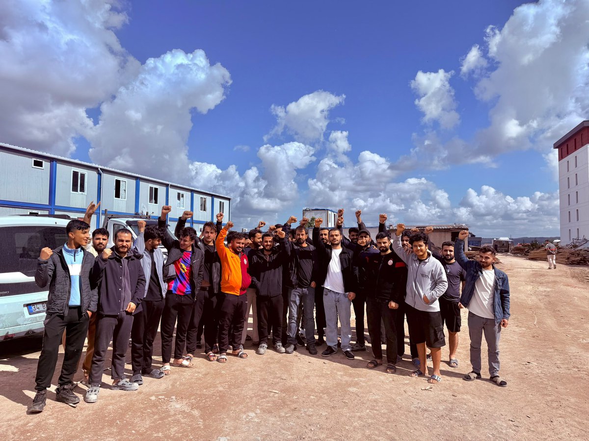 insaatsendika's tweet photo. EYLEME GEÇİYORUZ!

Yüklenici firmanın İdeal Yapı olduğu Flypark Evleri / Hava-İş şantiyesinde çalışan üyelerimizin gasp edilen hakları konusunda yapılan görüşmeler sonucunda ödemelerin yapılacağına ilişkin taahhüt yerine getirilmemiştir! Gasp edilmek istenen 2 aylık maaşlarımız ve fazla mesailerimiz için eyleme geçiyoruz. 

📅 05/10/2026(Pazartesi)
⏰ 13.00
📍Flypark Evleri şantiyesi önü.