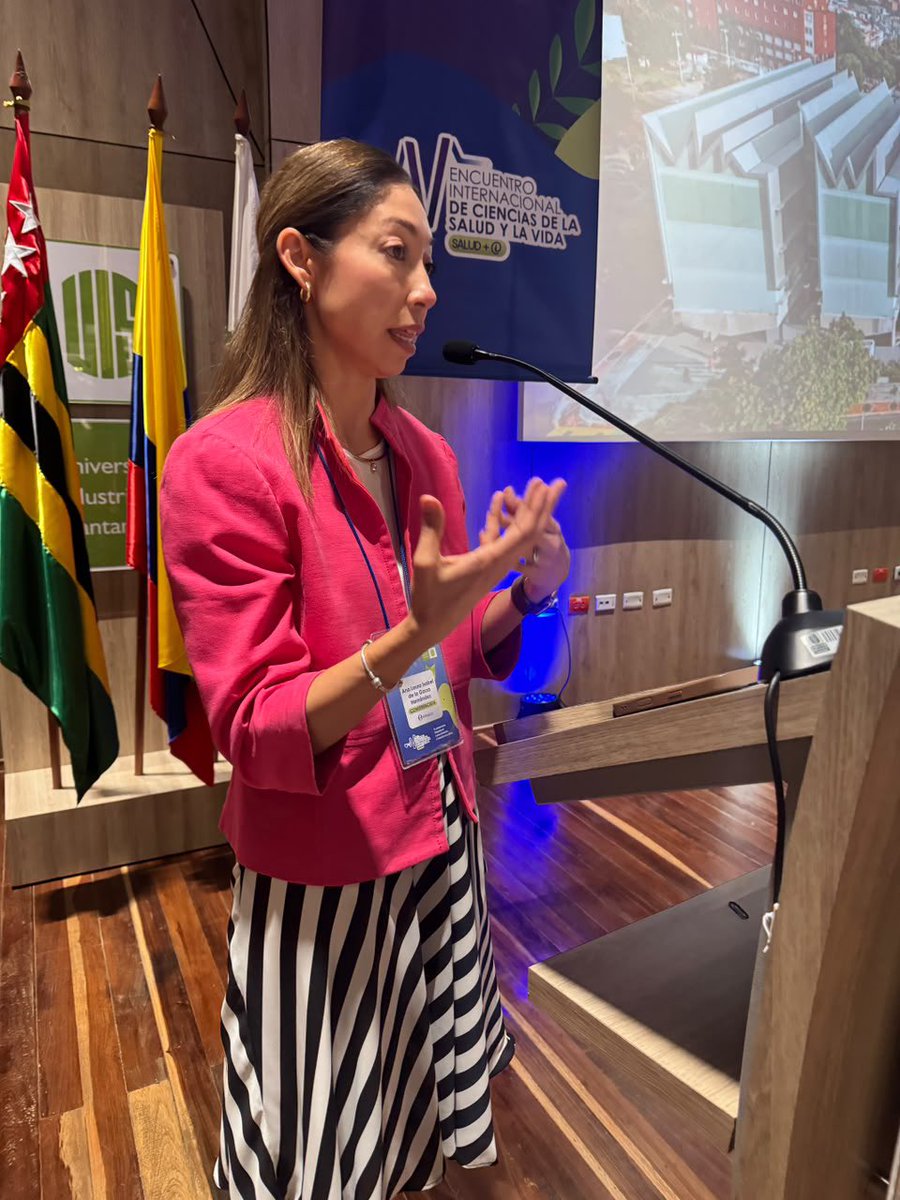 UIS's tweet photo. 🎓✨ ¡Seguimos aprendiendo y reflexionando, en el V Encuentro Internacional de Cienciae de la Salud y la Vida. 

Se desarrollan las Conferencias Magistrales 5 y 6, con temas clave sobre inteligencia artificial, educación en salud y pensamiento crítico.

🤖 Ana Laura de la Garza Hernández — México
🧠 Mónica Higuera Rueda, La profe Mónica — Colombia

📚 ¡Espacios para cuestionar, aprender e inspirar nuevas ideas!