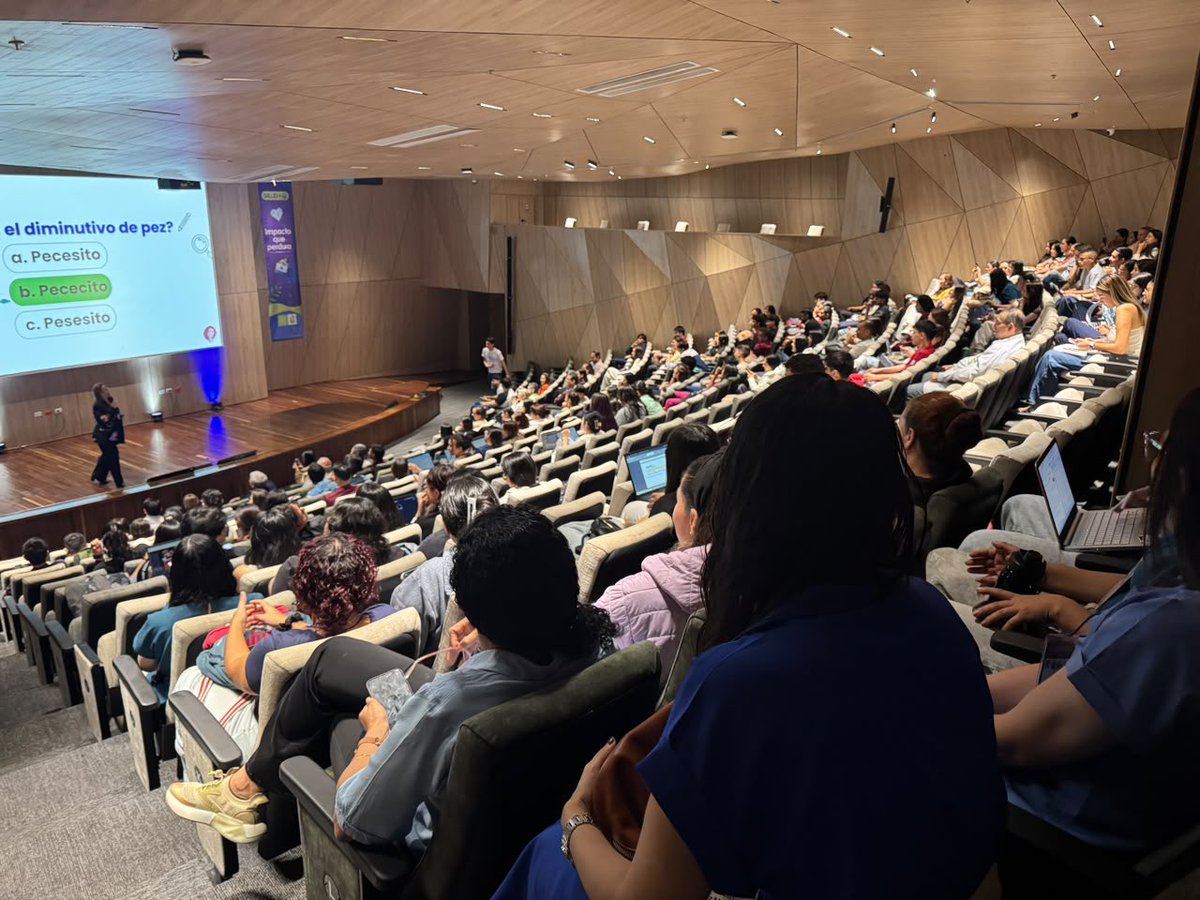 UIS's tweet photo. 🎓✨ ¡Seguimos aprendiendo y reflexionando, en el V Encuentro Internacional de Cienciae de la Salud y la Vida. 

Se desarrollan las Conferencias Magistrales 5 y 6, con temas clave sobre inteligencia artificial, educación en salud y pensamiento crítico.

🤖 Ana Laura de la Garza Hernández — México
🧠 Mónica Higuera Rueda, La profe Mónica — Colombia

📚 ¡Espacios para cuestionar, aprender e inspirar nuevas ideas!