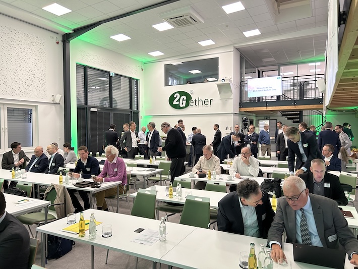 GereonKruse's tweet photo. Immerhin 55 nationale und internationale Investoren, Fondsmanager sowie Analysten sind zum ersten Kapitalmarkttag von #2GEnergy nach Heek angereist. https://t.co/2aXIncAcP8 war ebenfalls live vor Ort. Unsere Zusammenfassung. #BGFL https://t.co/pOaeHnmM0T https://t.co/nCxRW094T3