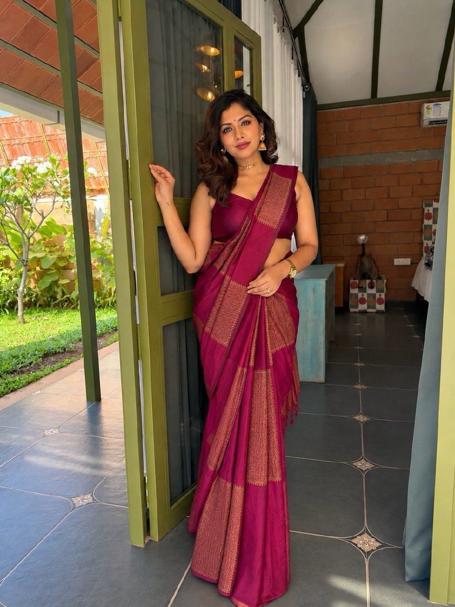 saanviveenth's tweet photo. Beautiful handloom jute sarees in rich wine maroon ❤️✨
Elegant, timeless, and beautifully woven with the charm of tradition. 🍷🌸
#HandloomSaree #JuteSaree #WineMaroon #MaroonSaree #HandloomLove #SareeElegance https://t.co/X2Rb63yT85