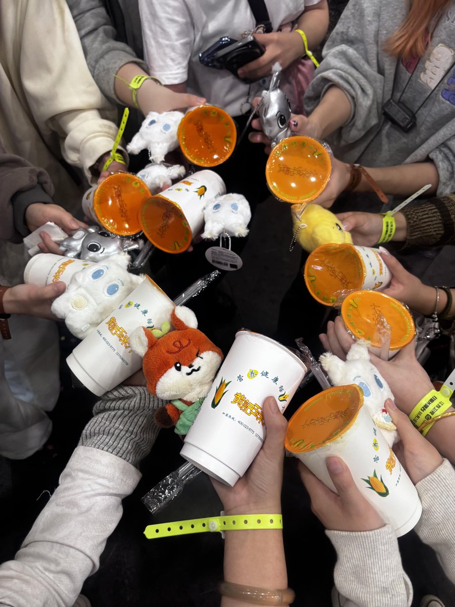 zzuuqqxx's tweet photo. 아 마음 좋아………. https://t.co/NhJSNikBZ6