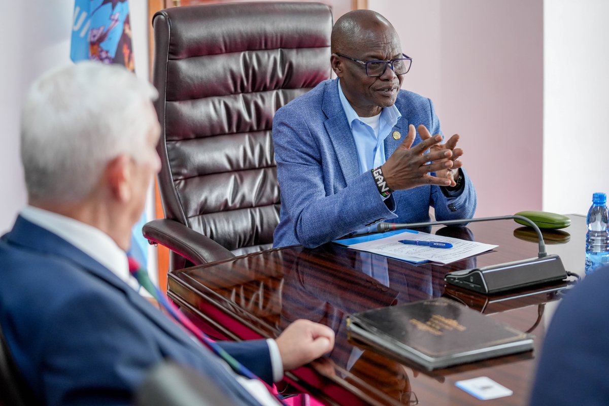 uonbi's tweet photo. UoN today hosted @CommonsSpeaker @LindsayHoyle_MP , on a Kenya stopover en route to the nter-Parliamentary Union meeting in Tanzania. He paid a courtesy call on @vcuonbi  Prof. Ayub Gitau, then engaged @uonbi @UoNLawFaculty  students on UK politics, legislation and contemporary legal issues. #WeareUoN