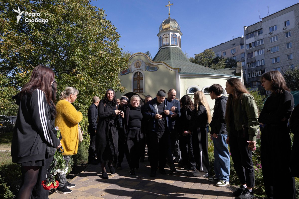 radiosvoboda's tweet photo. На Київщині попрощалися з 14-річним Іллею, який загинув внаслідок російського ракетного удару по Вишгороду

Фото/відео: @SerhiiNuzhnenko https://t.co/orsQUeRmNH