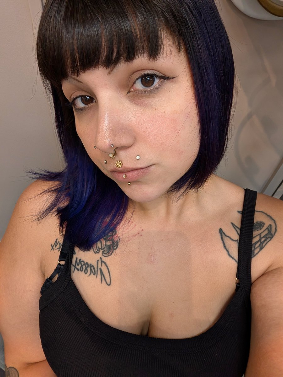 brightandsenny's tweet photo. TGIF! Have a good day :3 

#purplehair #altgirl #alternative #piercings #tattoos #anime #nerd https://t.co/8970tLsxHi
