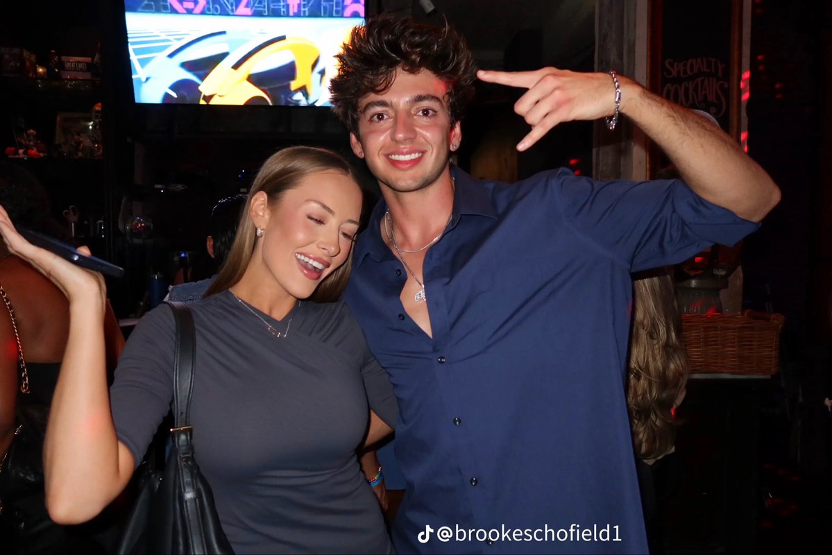 justagirl333_'s tweet photo. my people spotted #bb28 https://t.co/OoWWPRJu2I