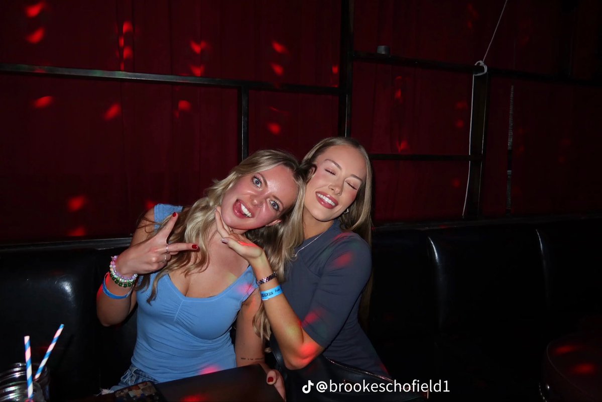 justagirl333_'s tweet photo. my people spotted #bb28 https://t.co/OoWWPRJu2I