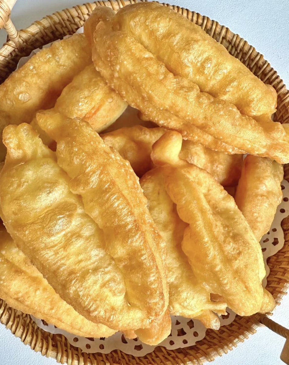 DaisyHailypi5h's tweet photo. Toc-Toc! Llego con unas churros crujientes recién hechos, calentitos y listos para compartir  Quién quiere probar uno https://t.co/uWmYbS6Uyy