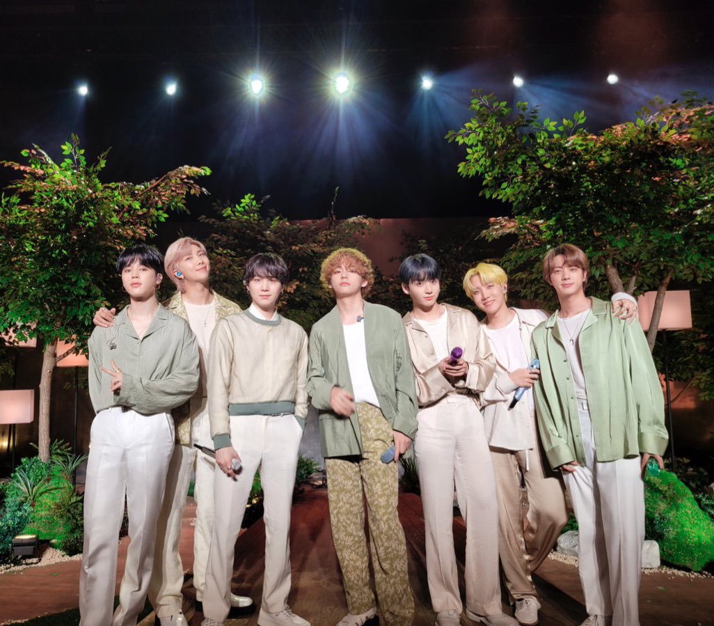 charts_k's tweet photo. “Film out” has surpassed 300 million streams on Spotify, @BTS_twt’s 62nd song to achieve this! https://t.co/cw54ojepuG