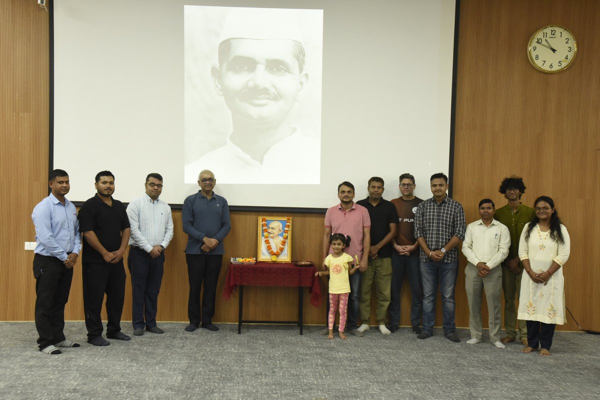 IIIT_Pune's tweet photo. @IIIT_Pune pays tribute on #GandhiJayanti &amp; #LalBahadurShastriJayanti!

Today, the IIIT Pune community honoured two of India's greatest leaders — remembering their life, values, and legacy through insightful discussions and an engaging quiz.
#SDG4 #SDG10 #SDG16 https://t.co/YsdaYenWXr