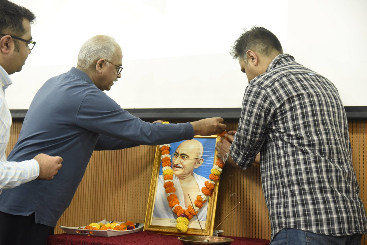 IIIT_Pune's tweet photo. @IIIT_Pune pays tribute on #GandhiJayanti &amp; #LalBahadurShastriJayanti!

Today, the IIIT Pune community honoured two of India's greatest leaders — remembering their life, values, and legacy through insightful discussions and an engaging quiz.
#SDG4 #SDG10 #SDG16 https://t.co/YsdaYenWXr