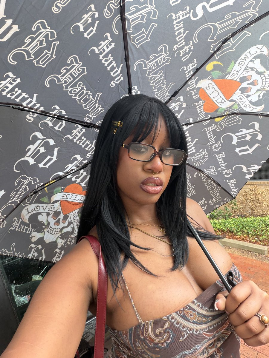 nevergavethatt's tweet photo. I look so innocent , who would imagine I had older men begging and degrading themselves to send me money. 💰 

findom finsub whalesub bwno ebony
princess goddess https://t.co/HuOzg8KTcm