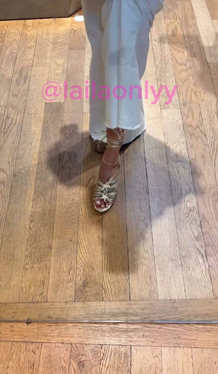 lailaonlyy's tweet photo. In every Muslim household in America, or in the West in general, owning white servants should be standardized. Hijabi girls should never have to exert themselves..... This should not just be a right, but even a constitutional right! 💫 https://t.co/GbsDXFe5NB