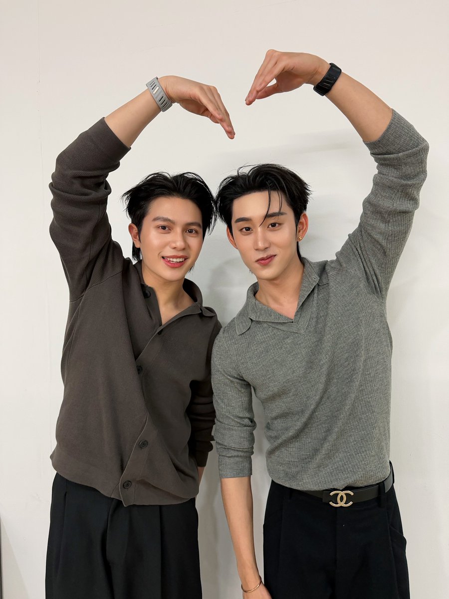 GmmtvShop's tweet photo. วิลเลี่ยม - เอส และ WESLEY ขอบคุณทุกคนที่มาร่วมกิจกรรม Fan Sign ในงาน GMMTV FANIVAL 2026 : Happy Family นะครับ

@williamjkp1 @EstRvp
@wesley_gmmtv 

#GMMTVFANIVAL2026HappyFamilyxWE
#GMMTV https://t.co/TyoUephQTt
