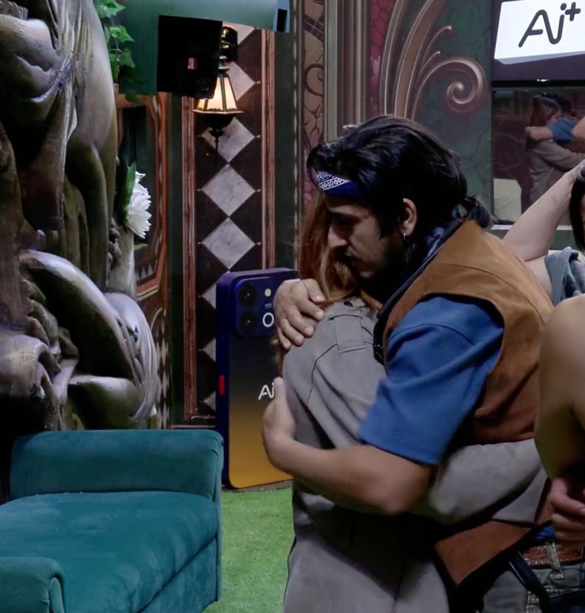 Im_AYAANBB13_'s tweet photo. QAZI: Youre My Sister God Bless You 
A Man With Golden Heart. 💛🙌🏻

#BiggBoss20 • #QaziTouqeer #BB20 https://t.co/aM5IU1zfB0