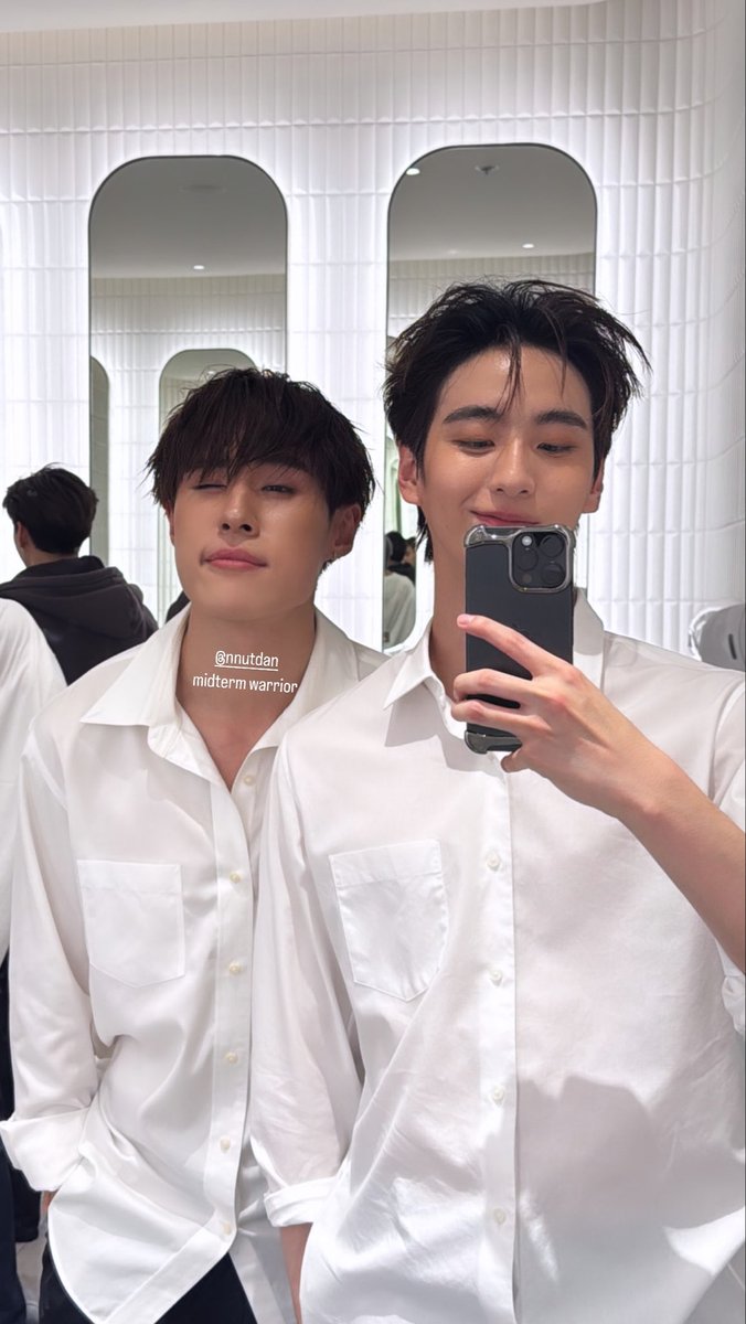 icecremesundaes's tweet photo. จากเด็กที่สู้รบมิดเทอมในวันนั้น วันนี้จบพร้อมกันเลยนี่นา🥺🫳🏻🫳🏻

#GraduateNutdan
#แทดดี้คนดีจบแล้วจ้า https://t.co/VPrxBCR2IC