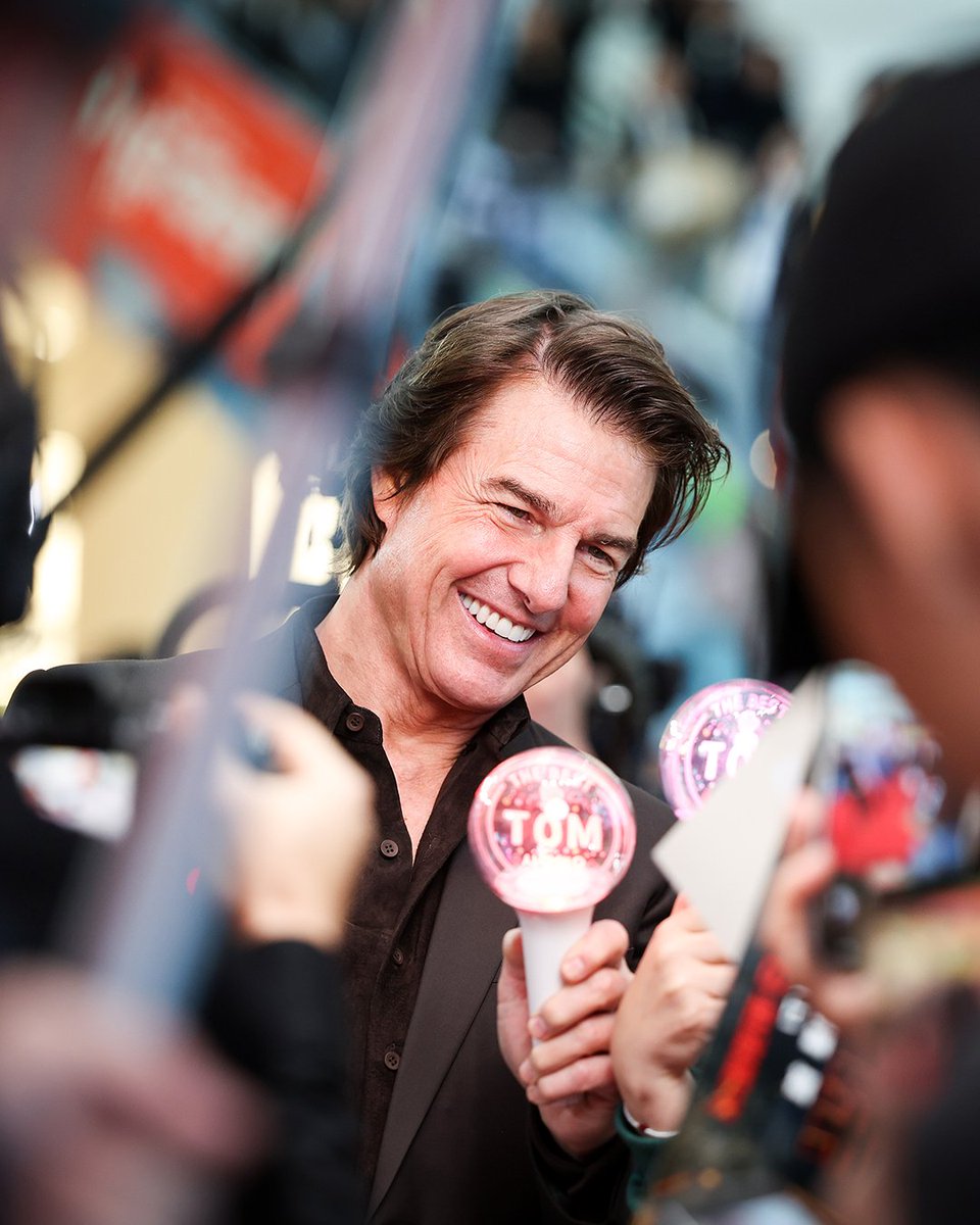 TomCruise's tweet photo. Seoul! Thank you for helping us introduce DIGGER to the world. Your vibrant enthusiasm is always a joy to be a part of. We hope you enjoy this film as much as we enjoyed making it for you all.

1/3 https://t.co/s4w5sytvvB