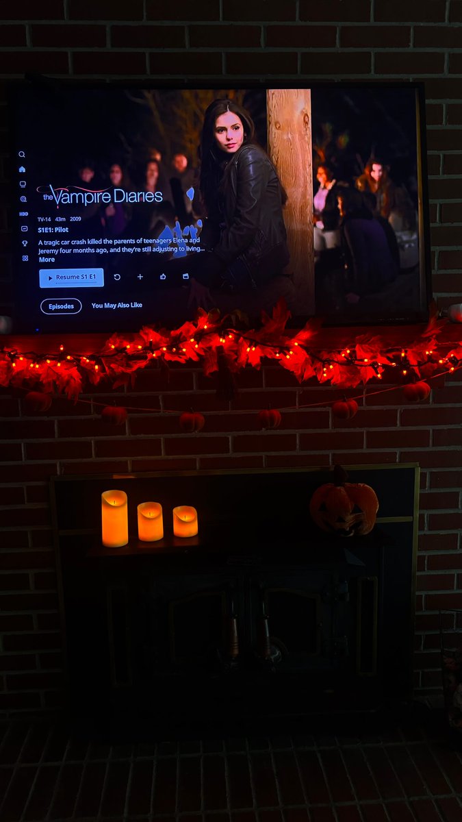 sindy_ROCHA's tweet photo. Spend a cozy evening watching The Vampire Diaries with us. https://t.co/kFUp3cS3N9