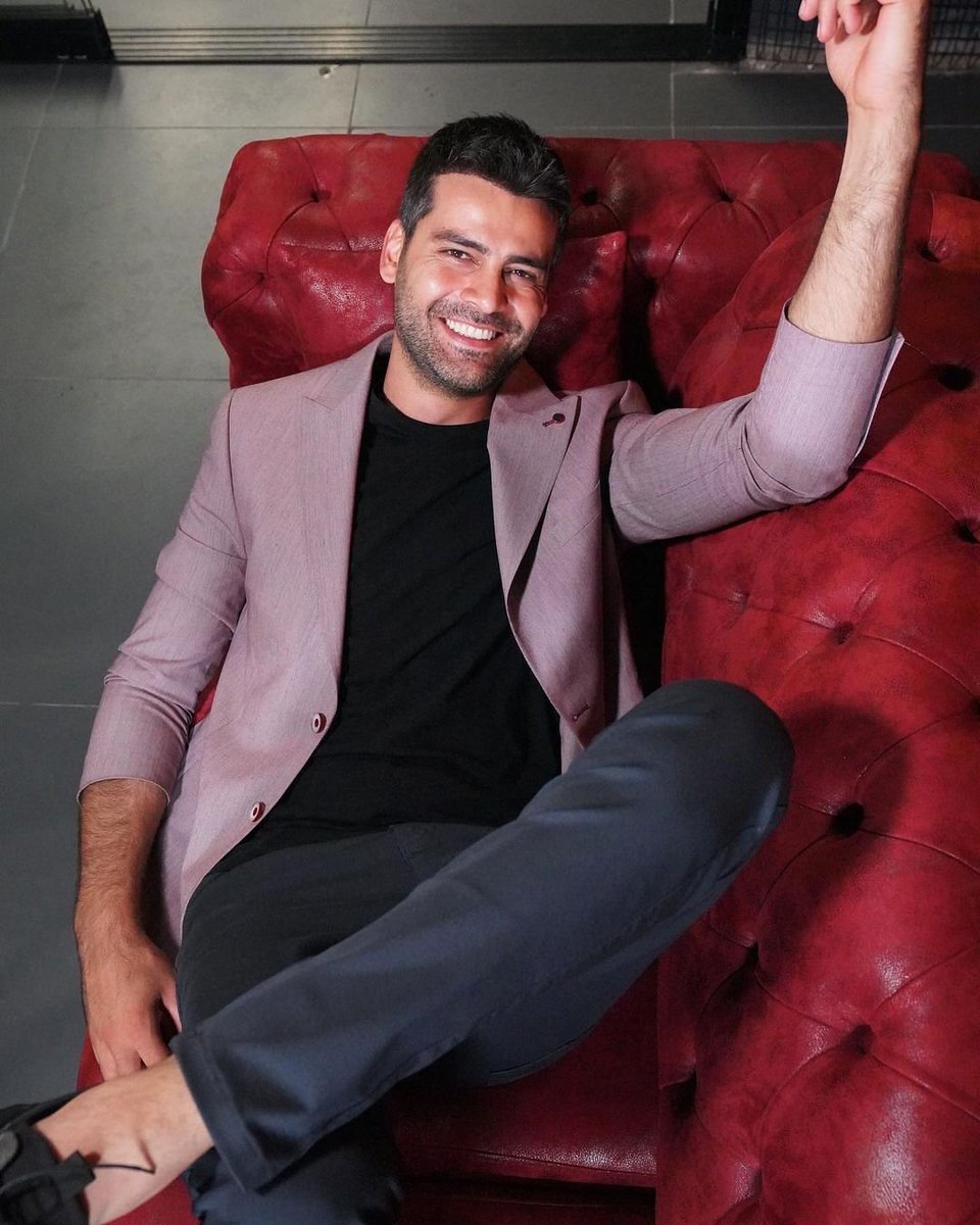 mariola51675447's tweet photo. Merhaba 😊🍀
#ErkanMeriç #YagmurÖztürk https://t.co/T6lF1dPeY6