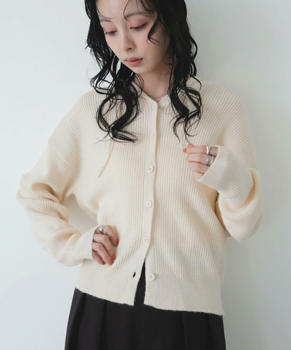 nana_code_korea's tweet photo. UNIQLOのフーデッドリブT流行ってるけど、人と被りたくない派はこっちも見て🥹
前開きでカーディガンにもなるし、このゆるっと感が韓国オンニっぽくて可愛い。
ブラウンもグレーもアイボリーも全部使いやすそう🤎 https://t.co/6ADRhEARoO