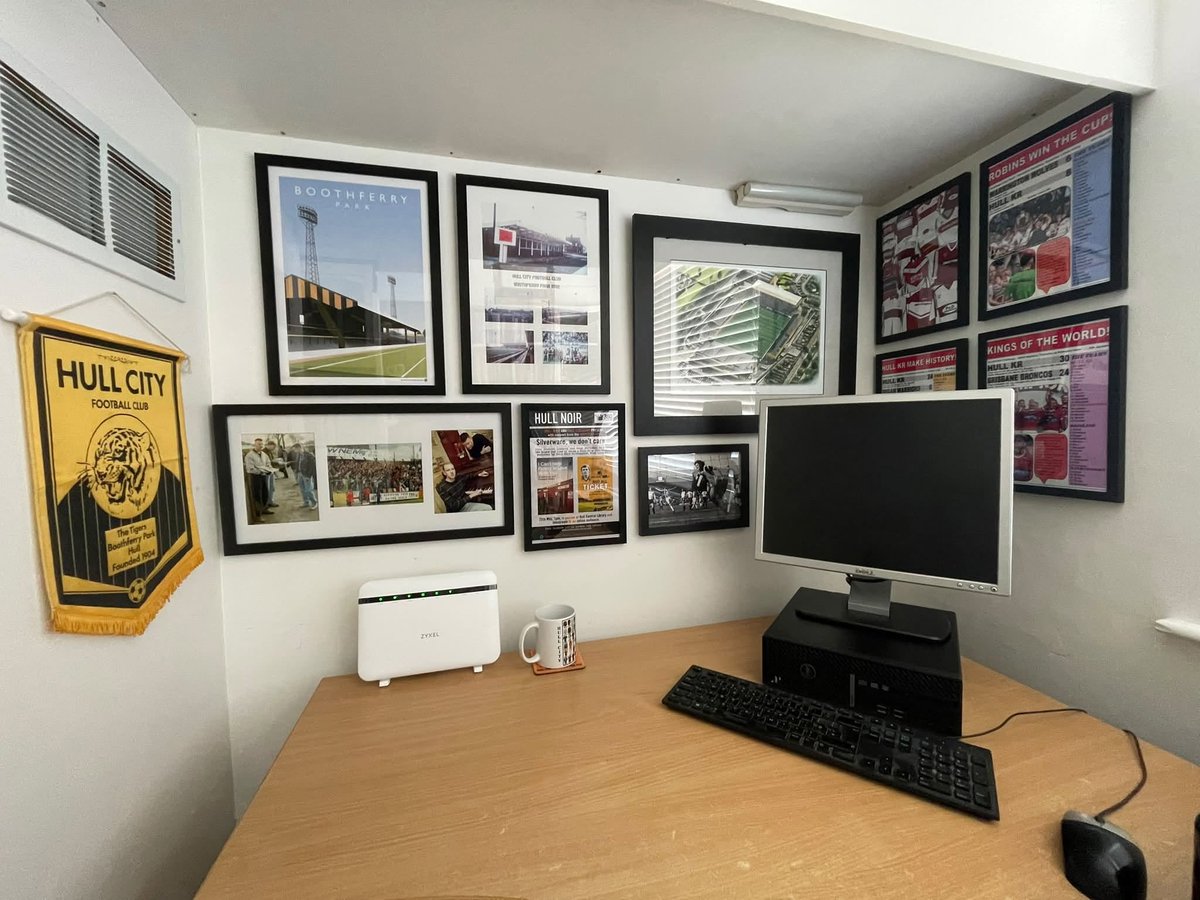 MisterSlush's tweet photo. Like first day at school today. My old office versus my new one. Your new #Hedon town council admin officer at your service, Wednesday to Friday only though, don't want to be overdoing things at my age… 😉 https://t.co/xV7ioMnQRs