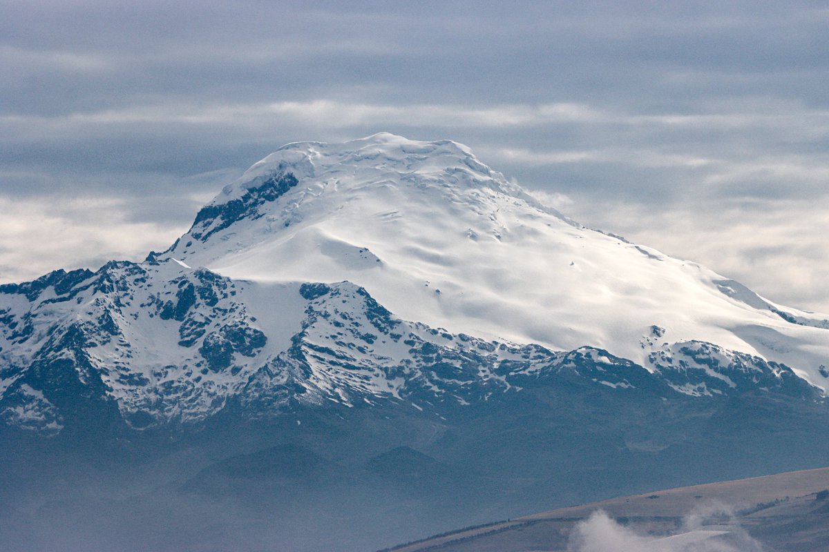 EspaciadoraBar's tweet photo. Entre 1985 y 2025 Ecuador perdió 3 214 hectáreas de superficie glaciar, el 38 % de su cobertura 🏔️. Solo en la última década se perdió el 19 % de la superficie de hielo de los Andes ecuatorianos ⛰️

Te contamos: https://t.co/F4cnRjvi4W

#PeriodismoEnRed con @MongabayLatam https://t.co/M9CJckM1Oo