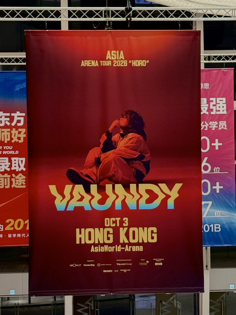 imo000917's tweet photo. Vaundy 香港ライブ会場にドデカポスター出てた🔥

🟥#Vaundy🟥 https://t.co/a8hM0rc7Ub