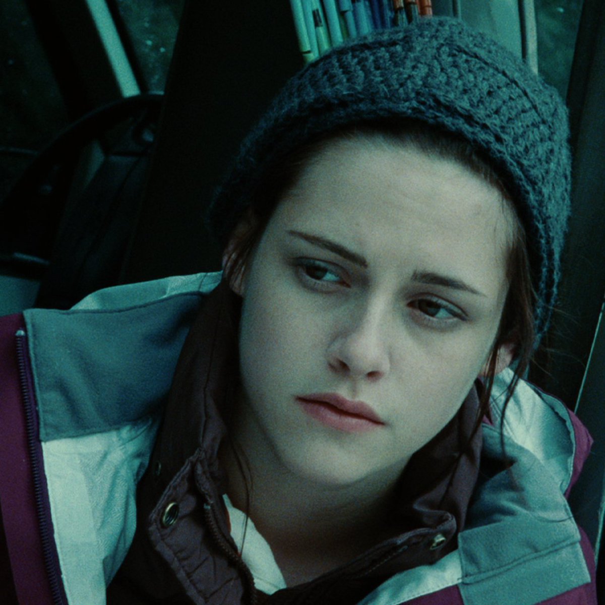 Most's tweet photo. time to start dressing like kristen stewart in twilight https://t.co/1uxQBJYYIj