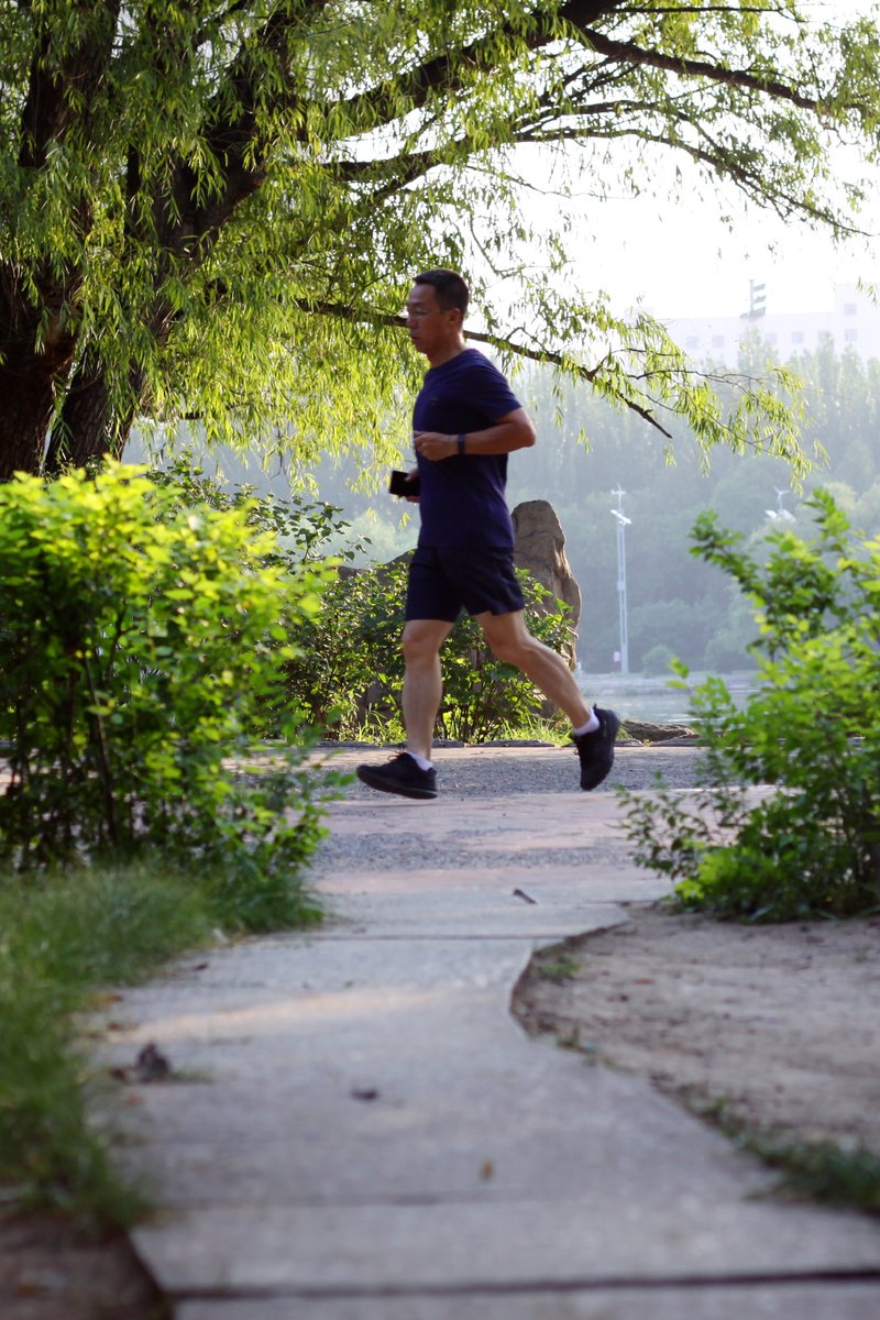 IrvingSien7te's tweet photo. Rompí mi límite hoy! Corrí 5 km más que la última vez y sentí que el mundo era mío. Nunca te detengas, el próximo reto es aún mejor!， https://t.co/mcIeMq69jq