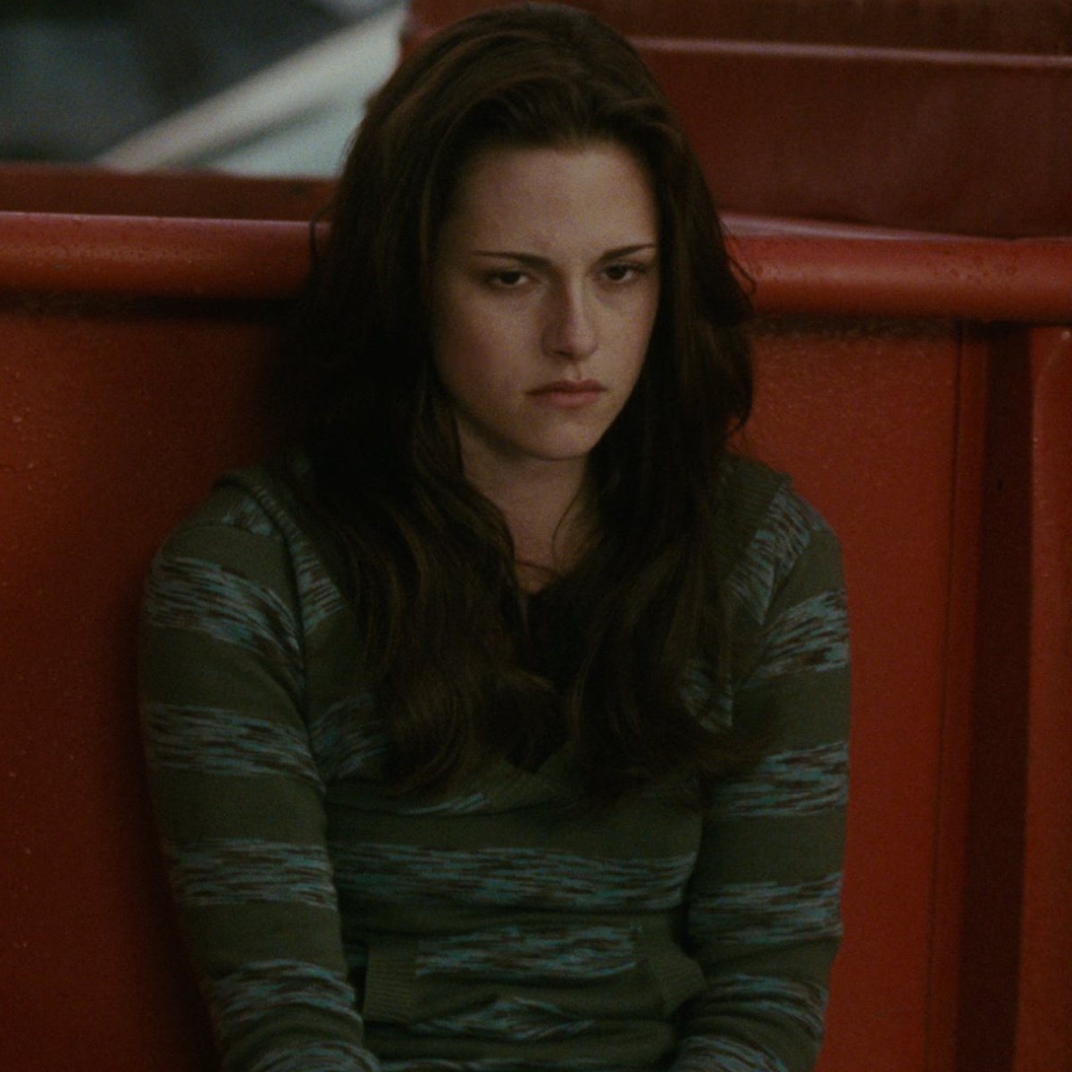 Most's tweet photo. time to start dressing like kristen stewart in twilight https://t.co/1uxQBJYYIj