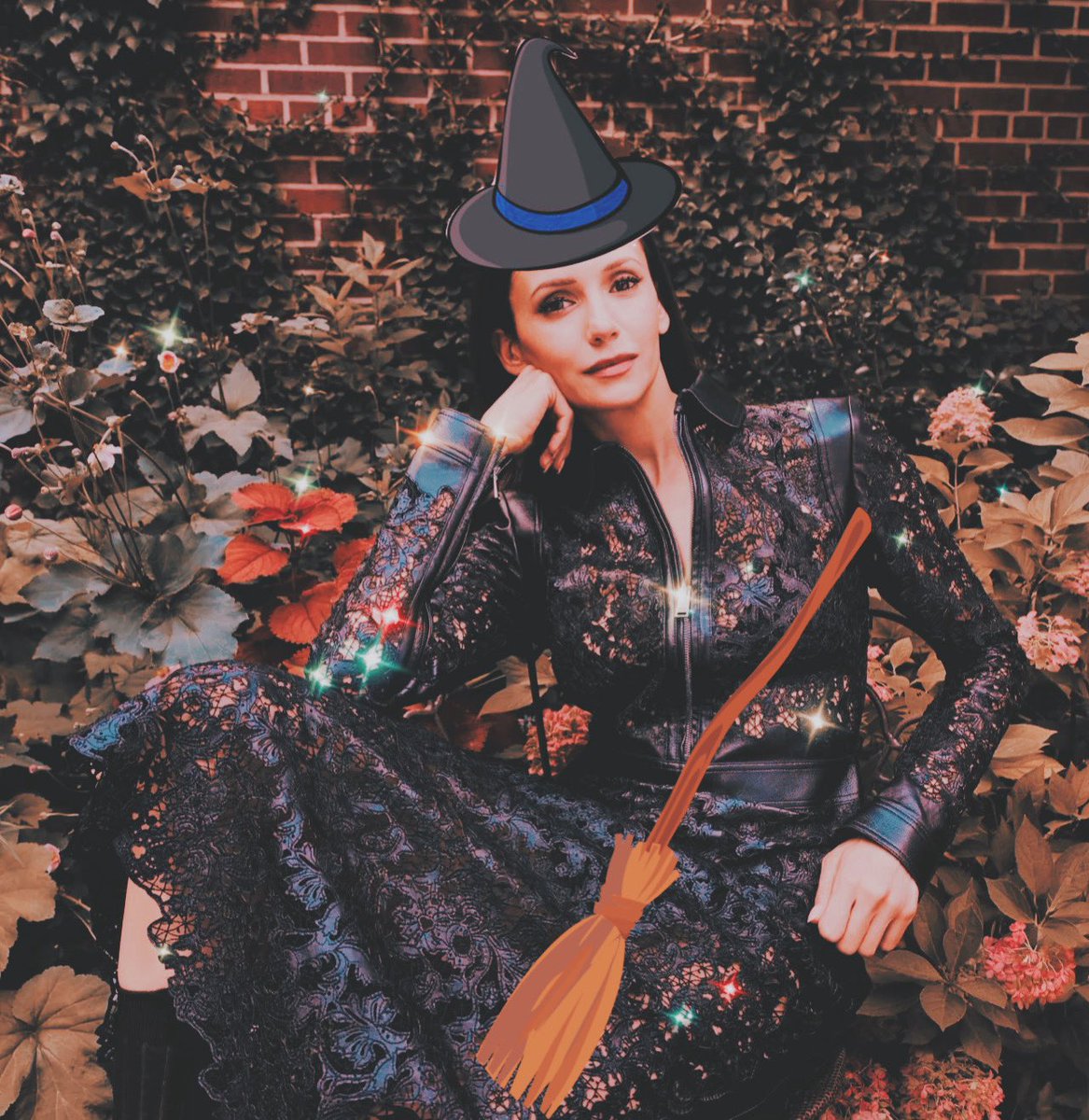 WickednessB's tweet photo. I made my very own spooky yet cute halloween layout and icon. I'm loving it. https://t.co/e43HXzK1Uc