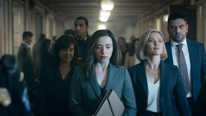 anoranews's tweet photo. Mikey Madison is once again receiving strong praise for her performance, this time in París.

"Mikey showing why she’s an Oscar winner"

"Frances Haugen is a powerful woman and Mikey Madison portrays her brilliantly"

"Wouldn’t be surprised if Mikey received multiple nominations" https://t.co/PUboIeeRS4