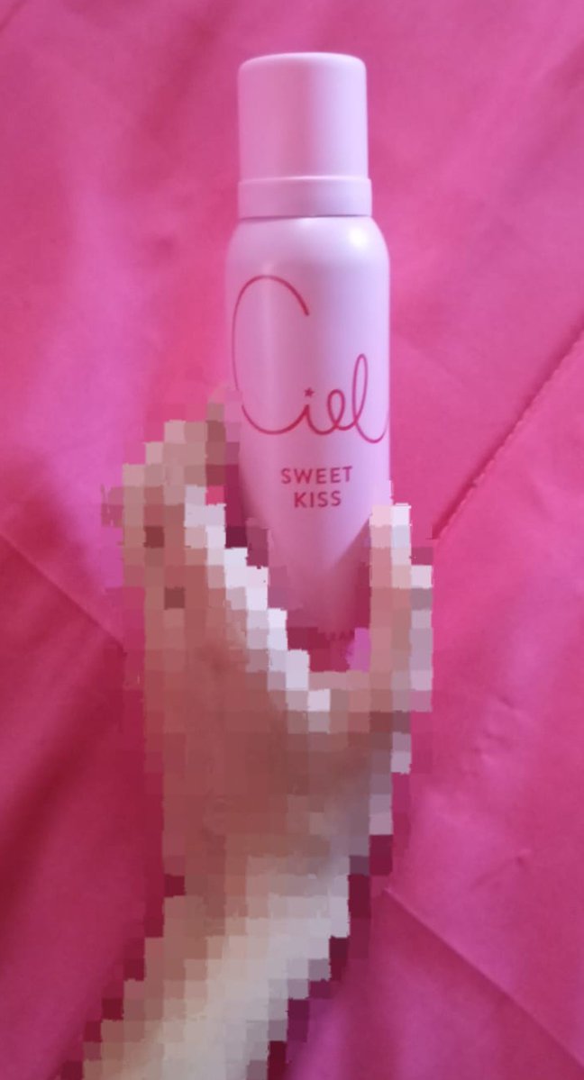 rosalinasgore's tweet photo. omg perfumee >< yasss https://t.co/A8oOgrmXUX